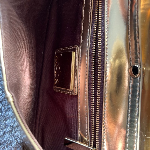 Koobq Penelope gold patent clutch with removable thick gold chain strap - Picture 2 of 4